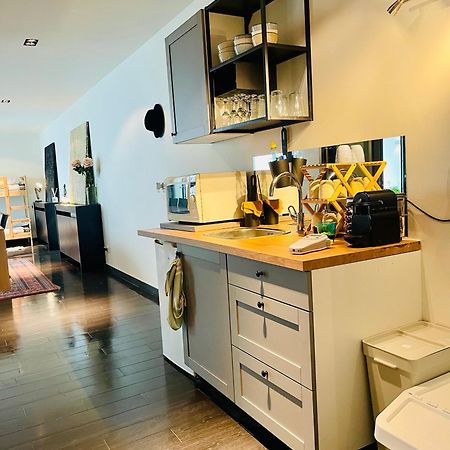 בריסל Down Town Spacious Loft Retreat With Private Parking מראה חיצוני תמונה