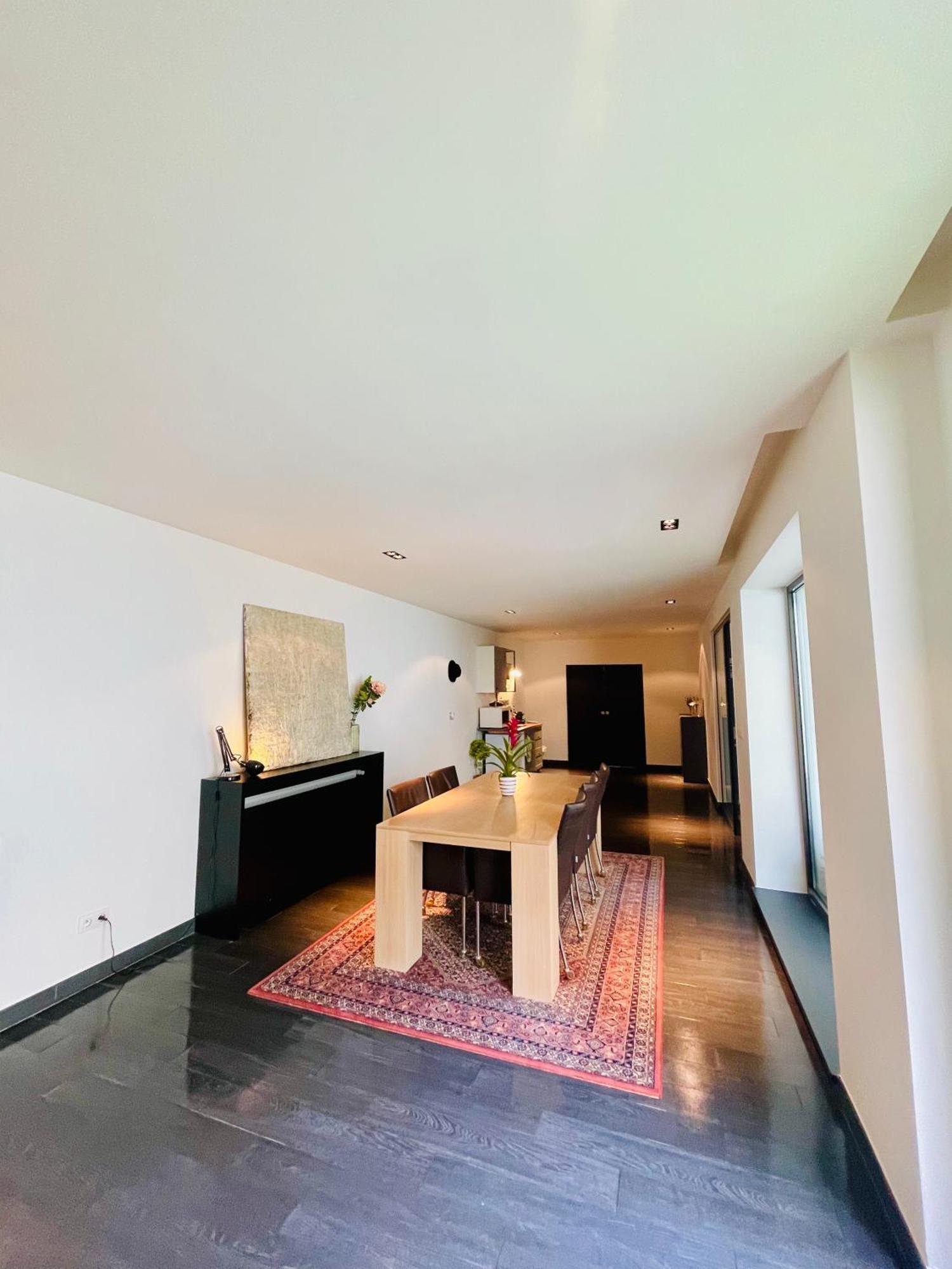 בריסל Down Town Spacious Loft Retreat With Private Parking מראה חיצוני תמונה