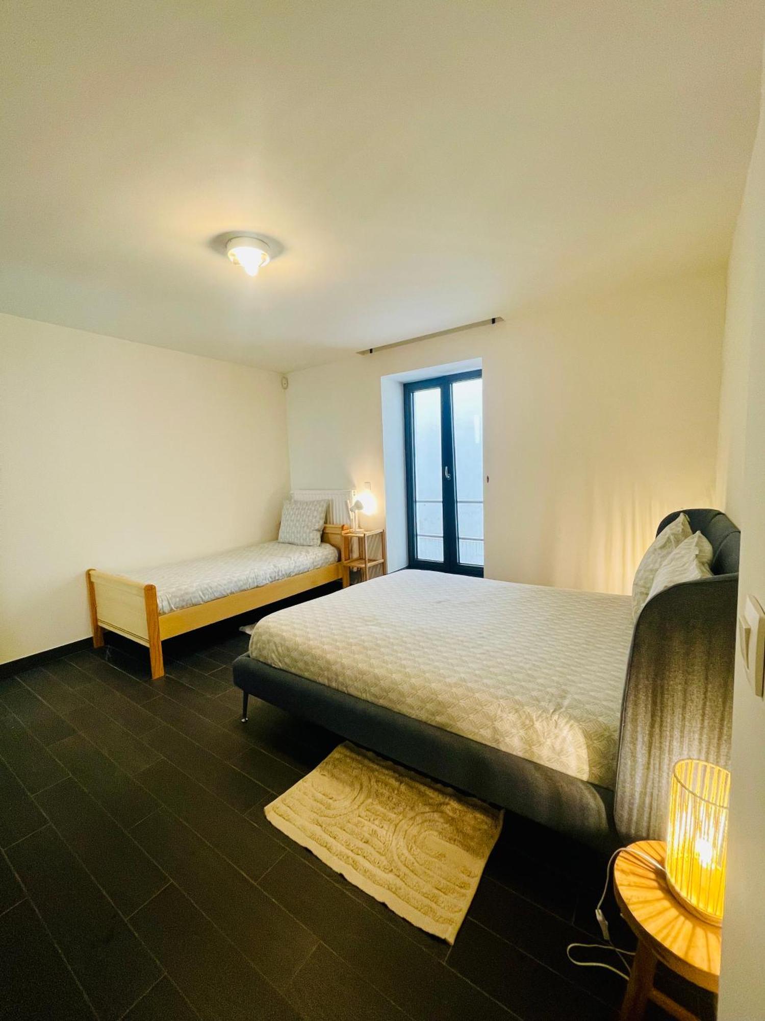 בריסל Down Town Spacious Loft Retreat With Private Parking מראה חיצוני תמונה