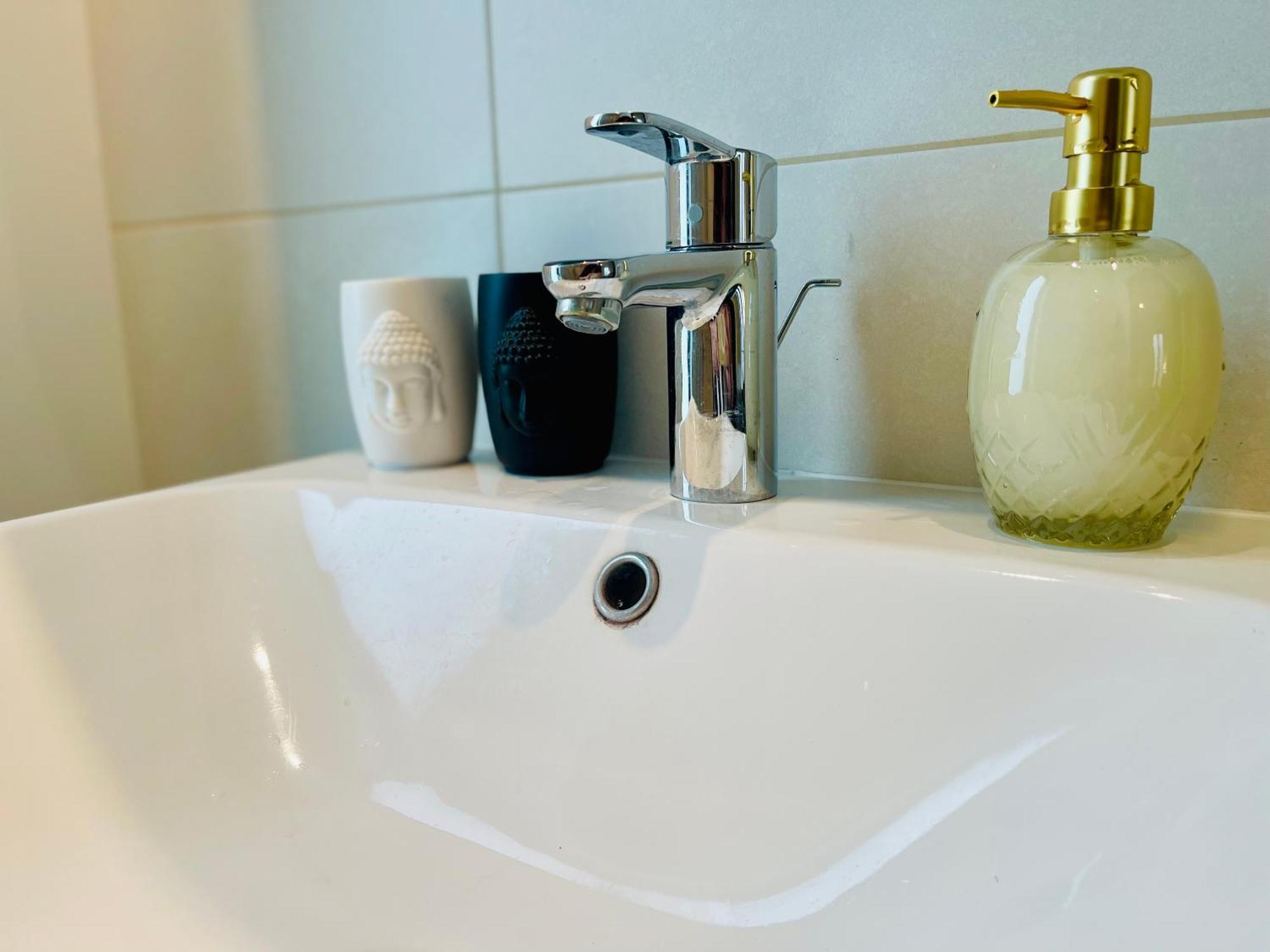 בריסל Down Town Spacious Loft Retreat With Private Parking מראה חיצוני תמונה